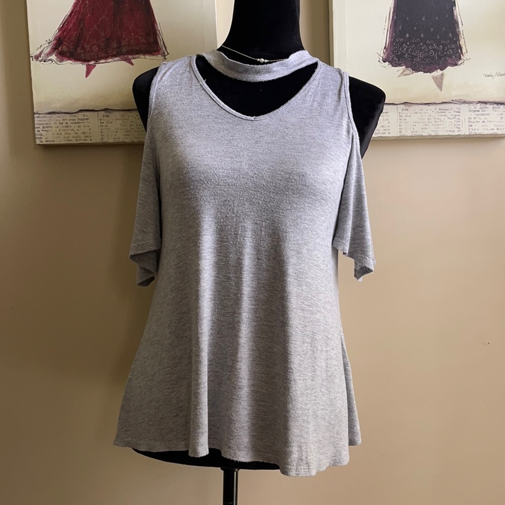 🧵 Threads Studio Cold Shoulders Top-P-46